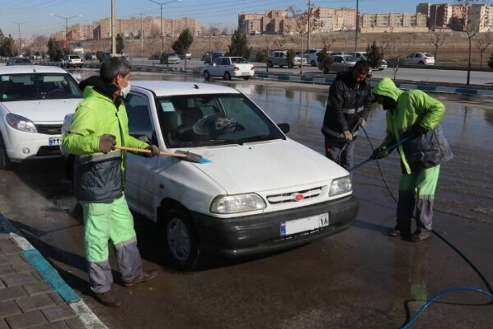 شست‌وشوی رایگان خودروهای شهروندان پس از آلودگی ناشی از آتش‌سوزی