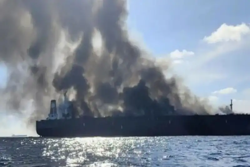 نفتکش آمریکایی در نزدیکی عراق هدف قرار گرفت