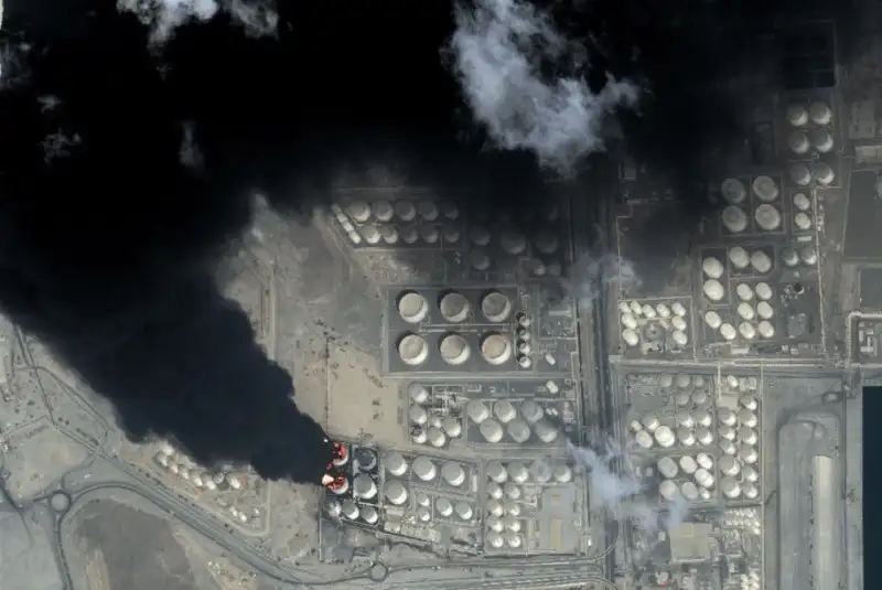 ایران پاسخ حمله به مخازن پالایشگاه تهران را داد