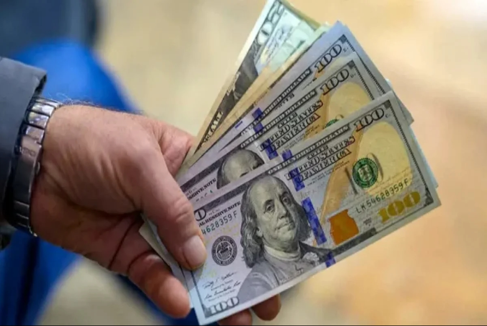 شکاف قیمت دلار رسمی و آزاد به کمتر از 4 هزار تومان کاهش یافت