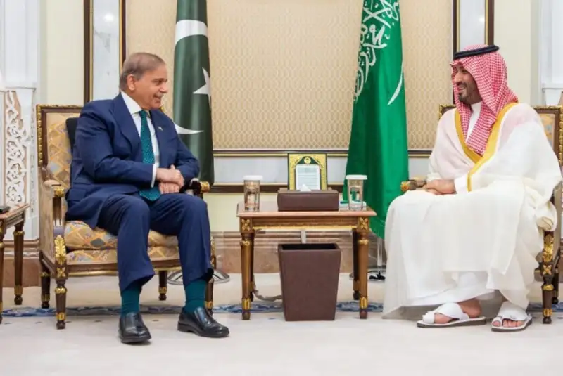 توافق سران پاکستان و عربستان بر همکاری نزدیک برای صلح منطقه‌ای