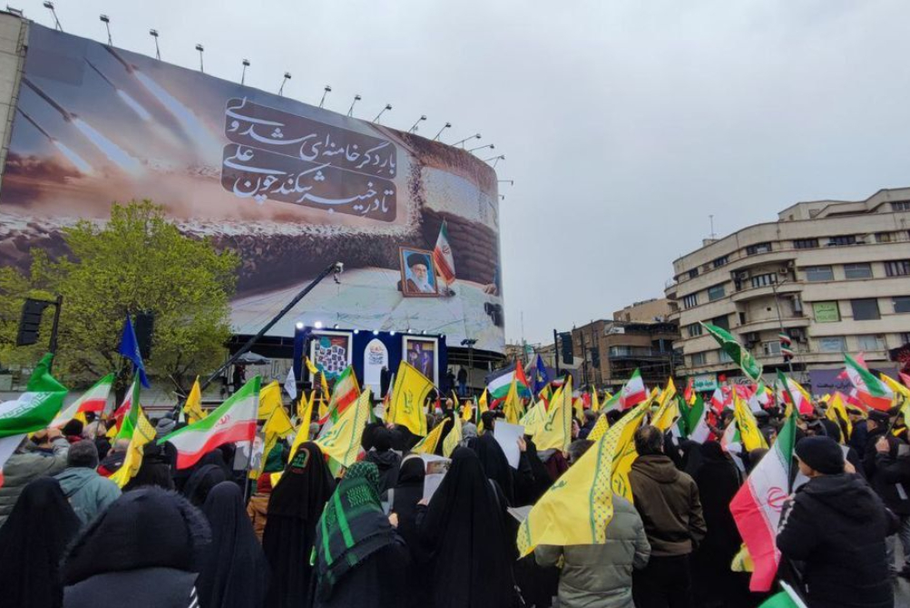 طنین «الله‌اکبر»درآسمان بارانی تهران؛راهپیمایی روز جهانی قدس درسراسر کشور+ فیلم حمله موشکی