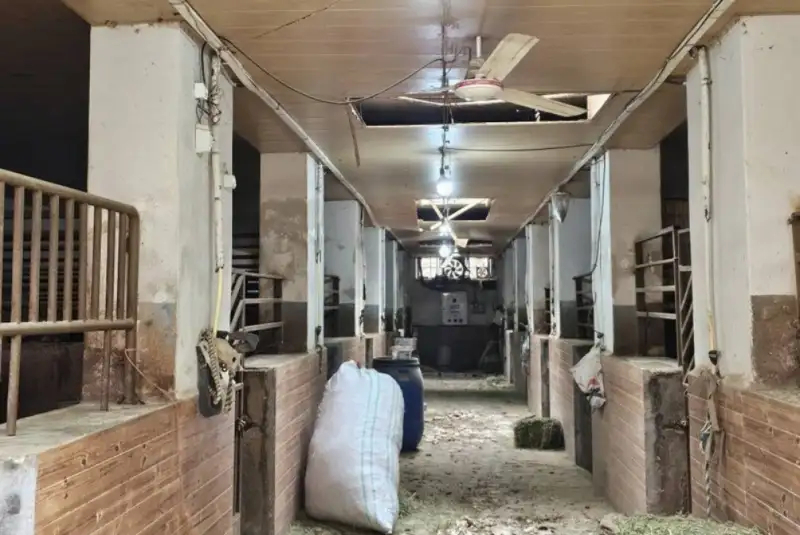 مجموعه تاریخی فرح آباد و فدراسیون چوگان  آسیب دید