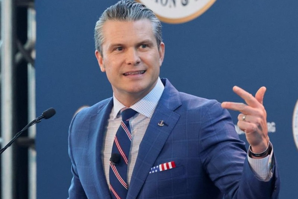 تلاش قانونگذاران دموکرات آمریکا برای برکناری هگست