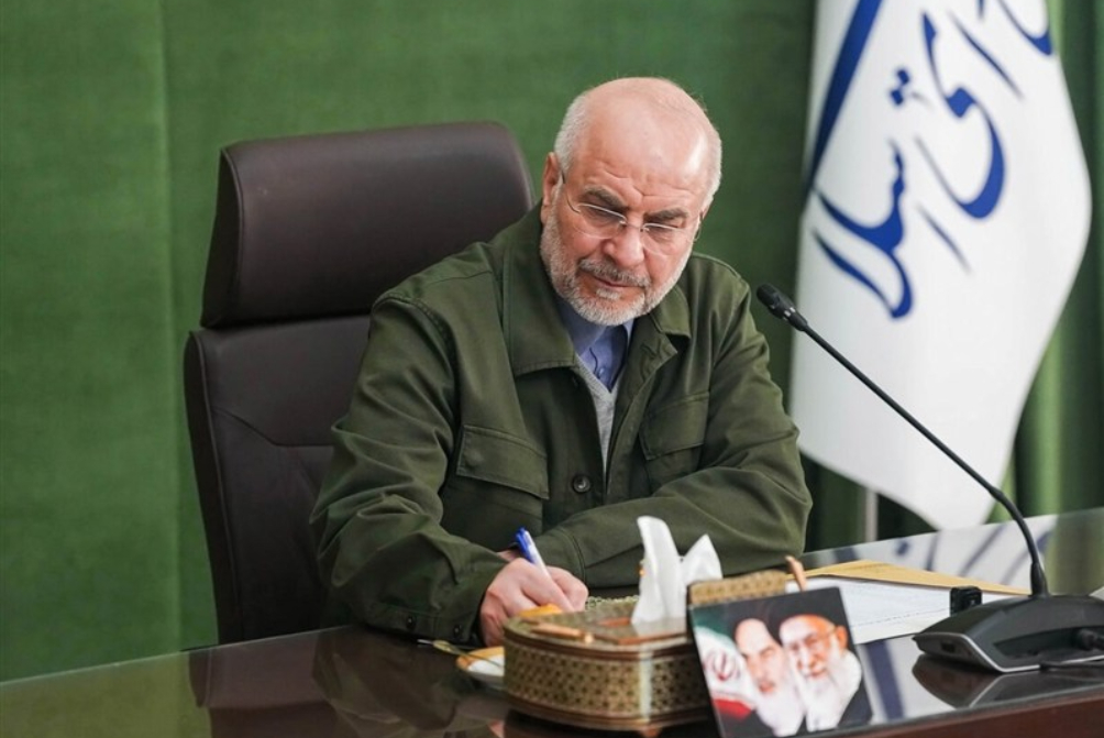 رئیس مجلس شورای اسلامی قانون بودجه سال 1405 را به دکتر پزشکیان ابلاغ کرد