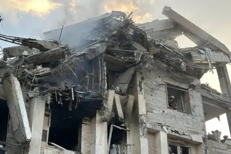 حمله هوایی آمریکایی صهیونیستی به منزل مسکونی در خمین 6 شهید بر جای گذاشت