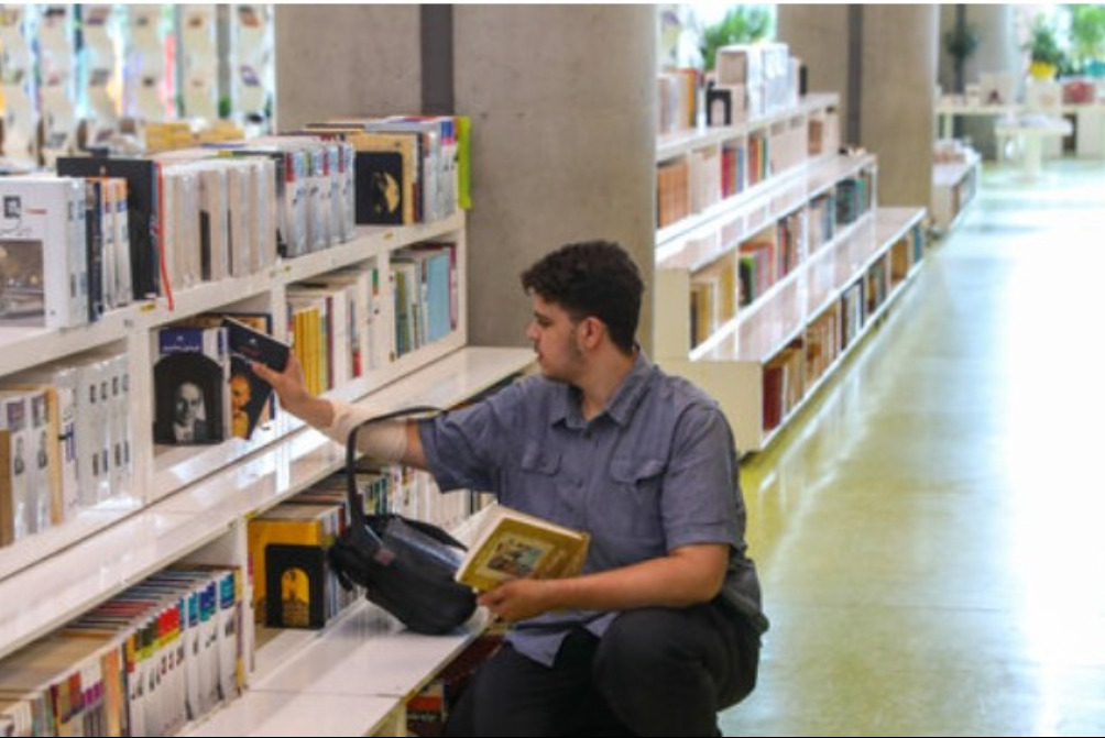 باغ کتاب باز است