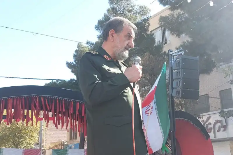 رضایی: تنگه هرمز باز نخواهد شد