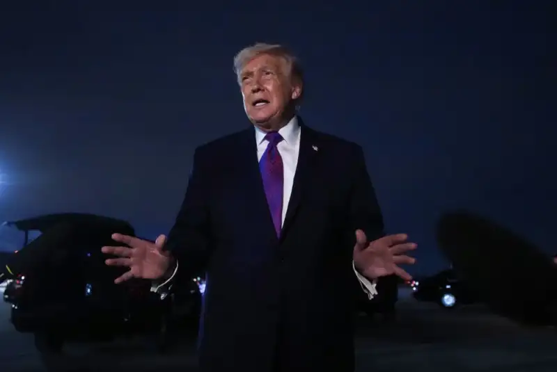 ترامپ دست به دامن چین شد