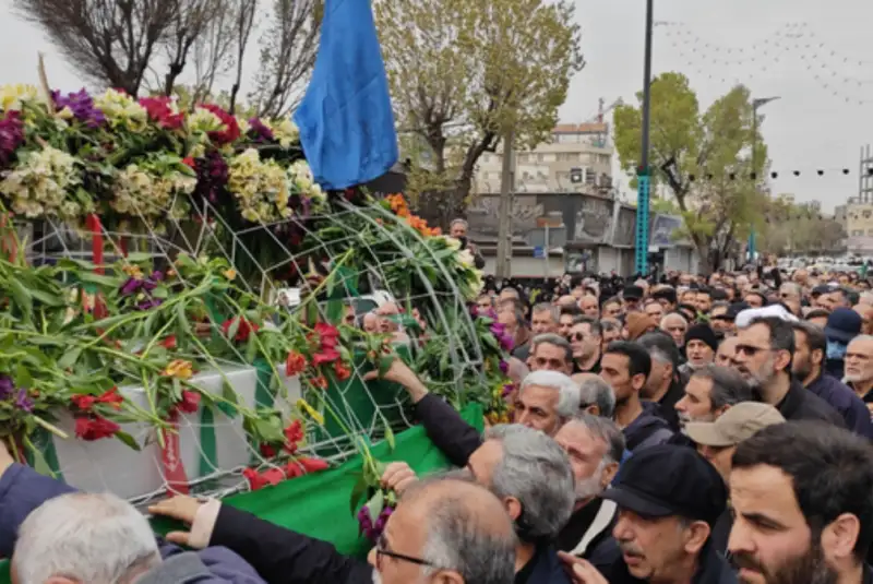 پیکر سرلشکر شهید آقابابائیان و همسر شهیدش تشییع شد