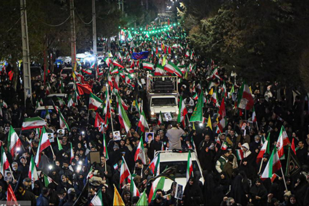 پانزدهمین شب تجمع مردم در دفاع از میهن اسلامی