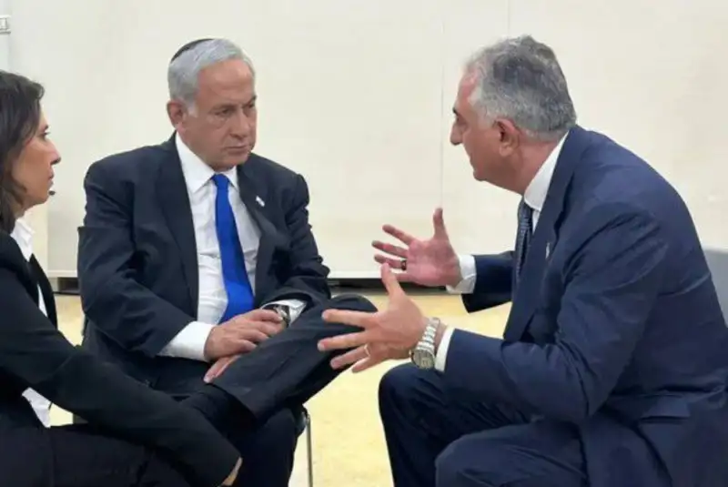 گارد خیالی، اپوزیسیون قلابی