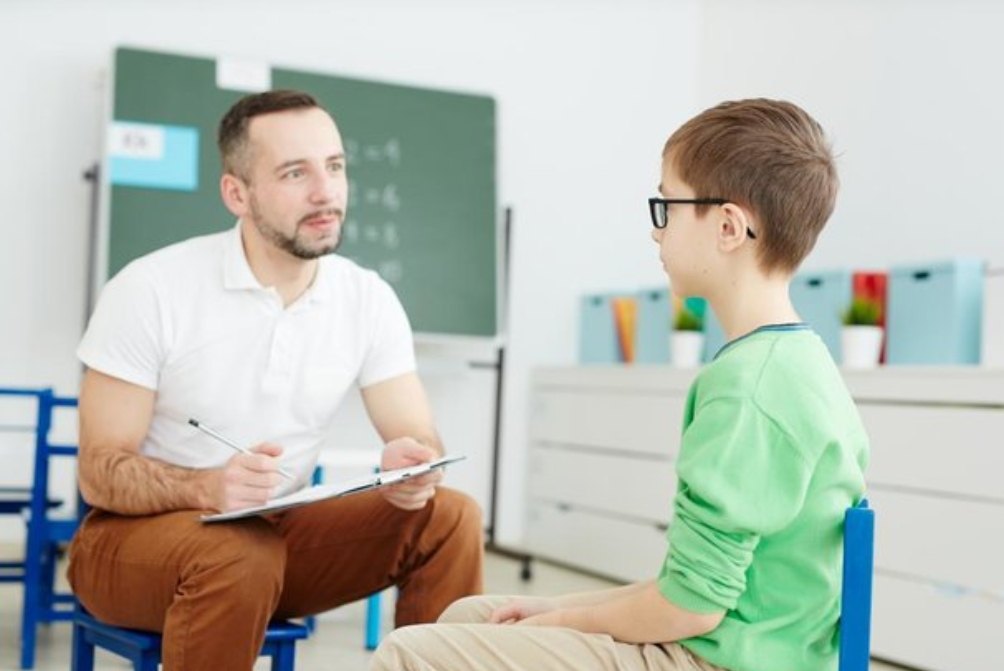 حفظ ارتباط با کودکان در زمان بحران و جنگ ضروری است