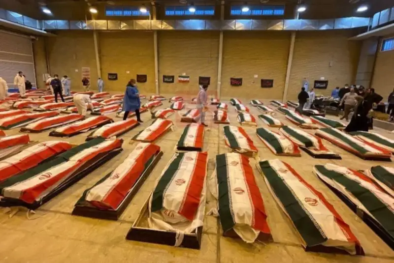 دعوت مردم به شرکت در مراسم وداع با 84 قهرمان شهید ناوشکن دنا