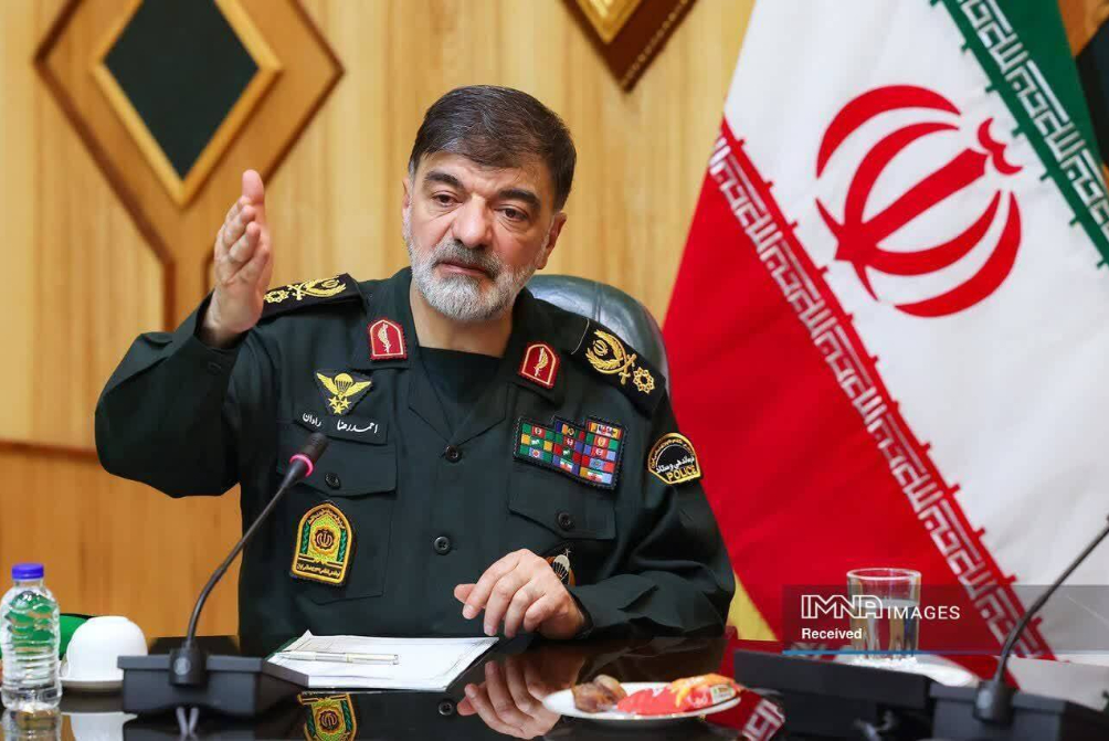 سردار رادان: همچنان با حضور در خیابان، میدان را برای دشمن خالی نمی‌کنیم