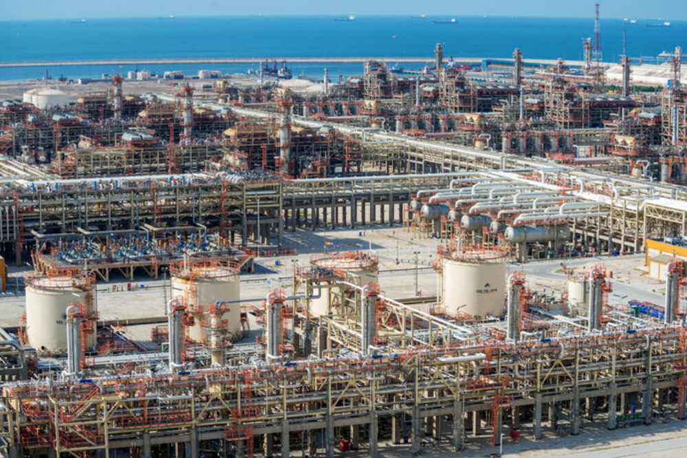 هجوم صاروخي للعدو على مصافي حقل "بارس الجنوبي" للغاز