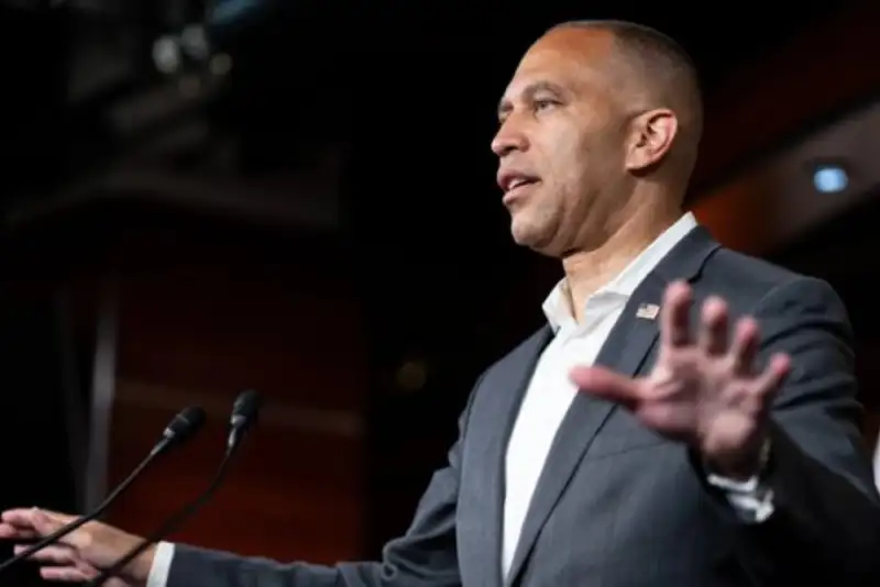 حکیم جفریز: دولت ترامپ توضیحی برای جنگ با ایران ندارد