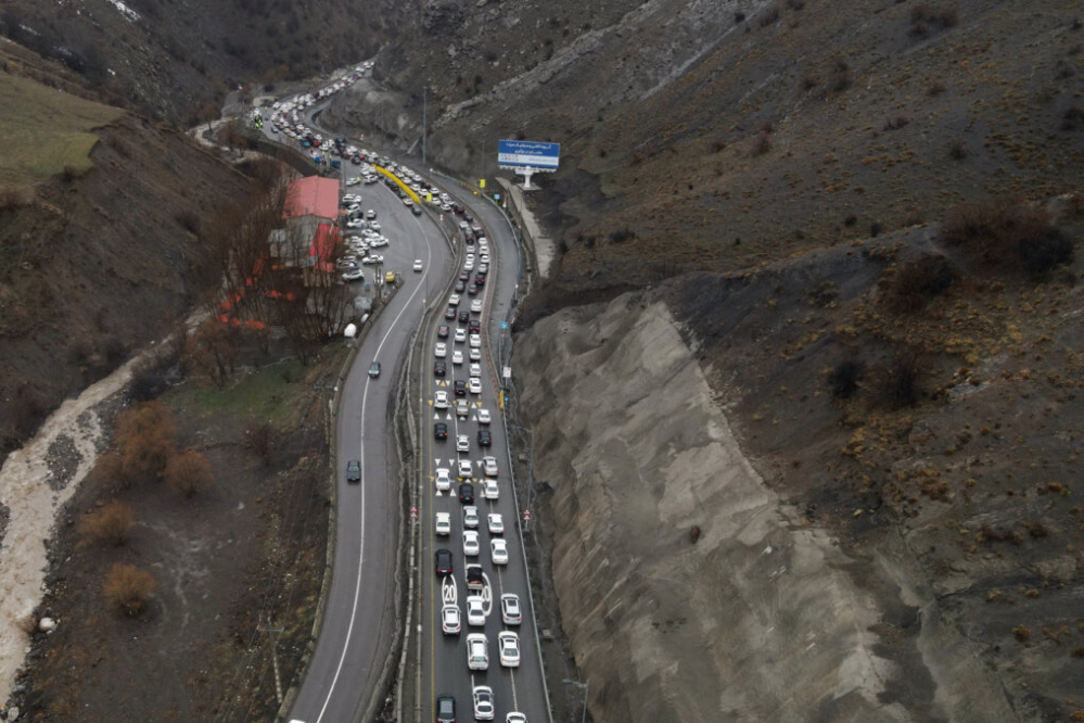 ترافیک سنگین در چالوس؛ برف و باران در کمین مسافران شمال