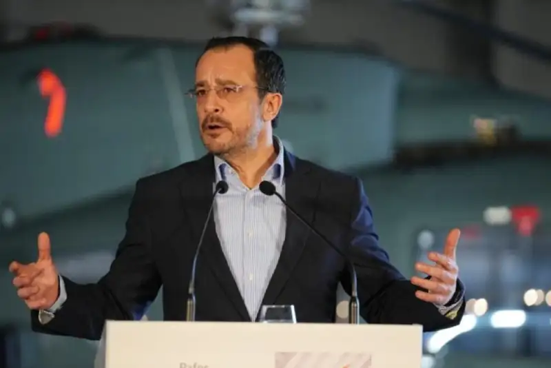 گفتگوی صریح قبرس بر سر آینده پایگاه‌های نظامی انگلیس