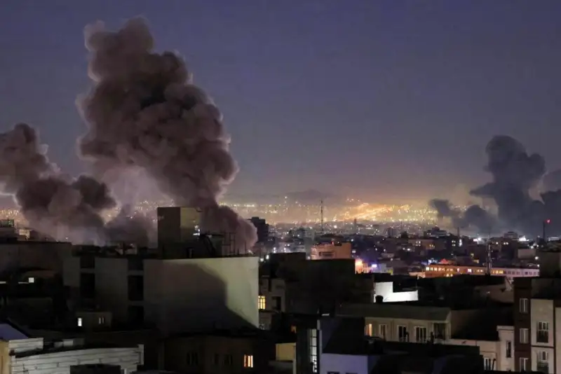 ادامه حملات آمریکا-اسرائیل به ایران/ فعال شدن پدافندها در تهران