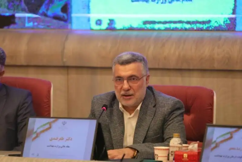 قدردانی وزیر بهداشت از کادر سلامت در سالی پر فراز و نشیب
