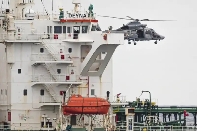 توقیف یک نفتکش روسی توسط فرانسه