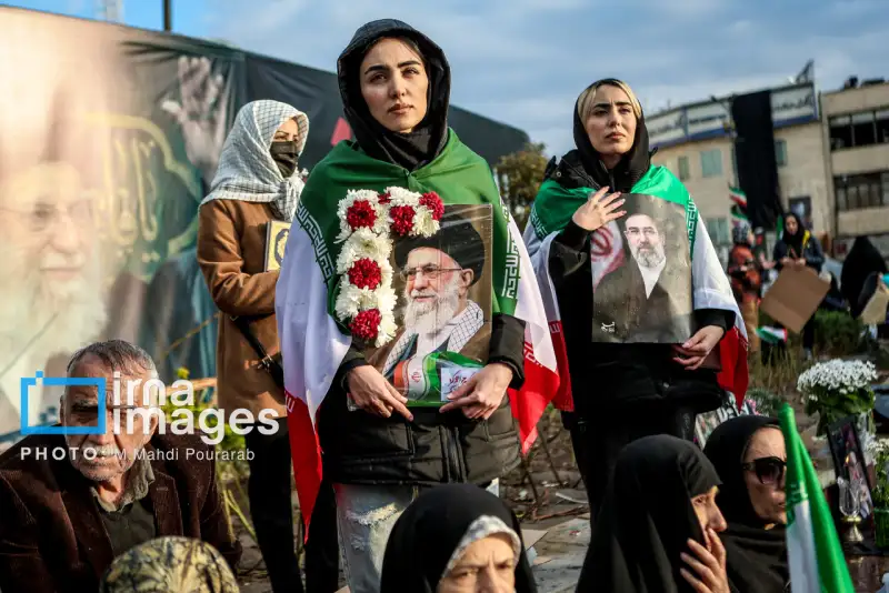 گزارش تصویری | لحظه تحویل سال 1405 در میدان انقلاب