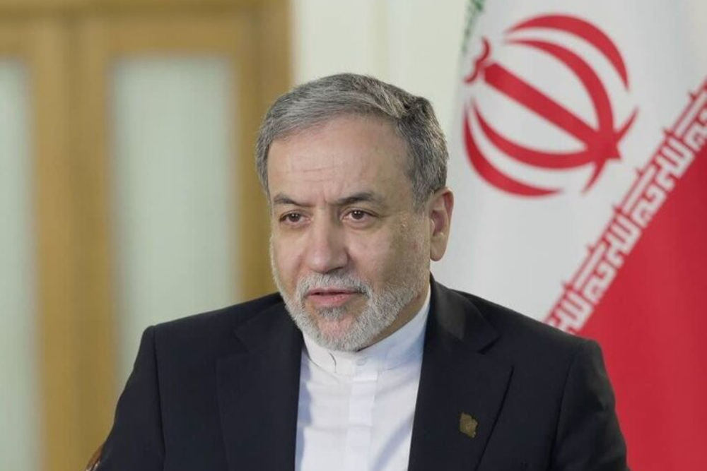 عراقچی: جان شهروندان بریتانیایی را به خطر نیندازید