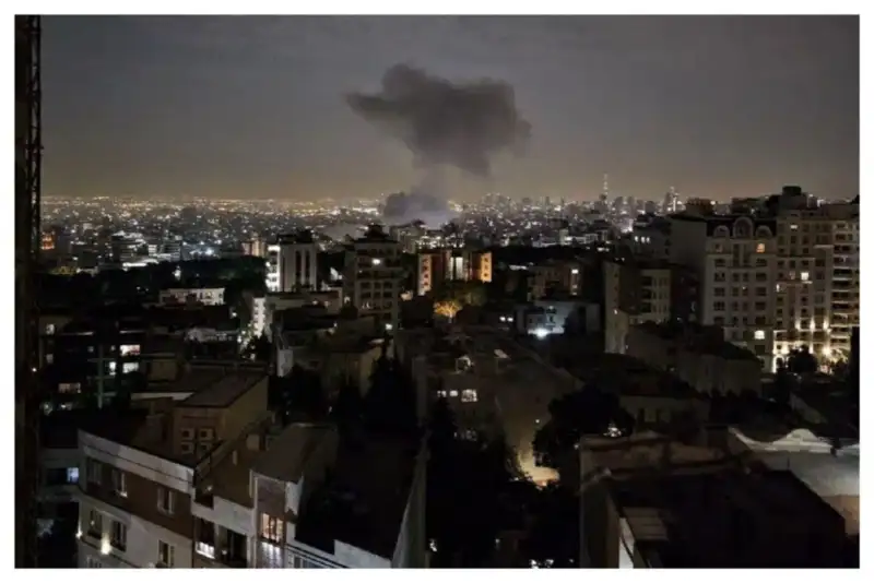 آخرین جزییات حمله دشمن آمریکایی-صهیونی به ایران/انفجار در نقاط مختلف تهران و کرج