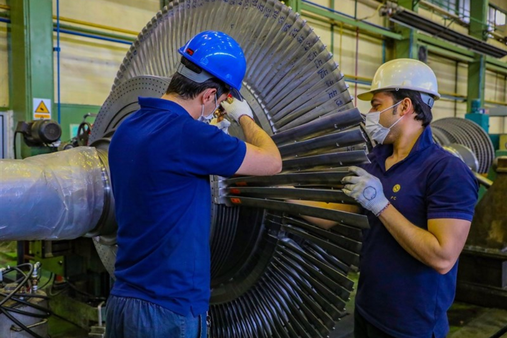 کارکنان نیروگاه ها بدون هراس در صف مقدم تولید برق