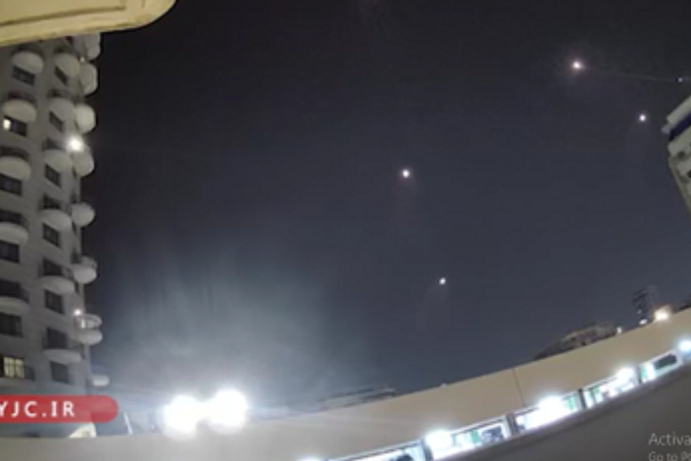 تلاش ناکام 10 موشک پدافندی اسرائیل برای شکار یک موشک بالستیک ایران + فیلم