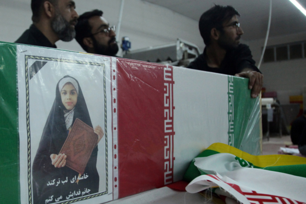 درحملات دشمن متجاوز چند دانش آموز به شهادت رسیدند؟