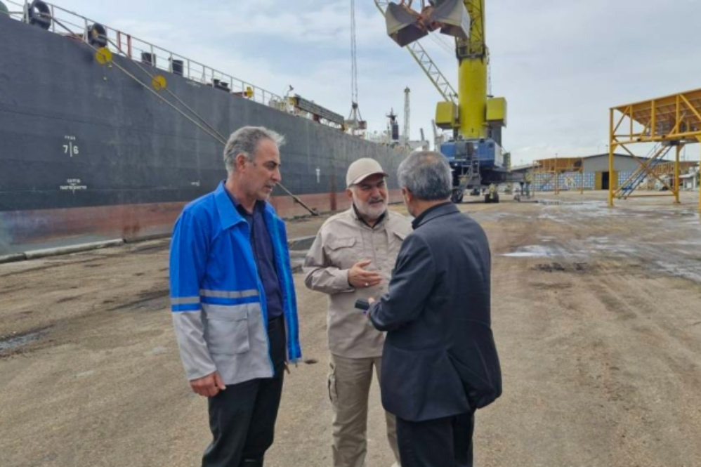 استاندار خوزستان: روند تخلیه کالا در بندر امام با سرعت در حال انجام است