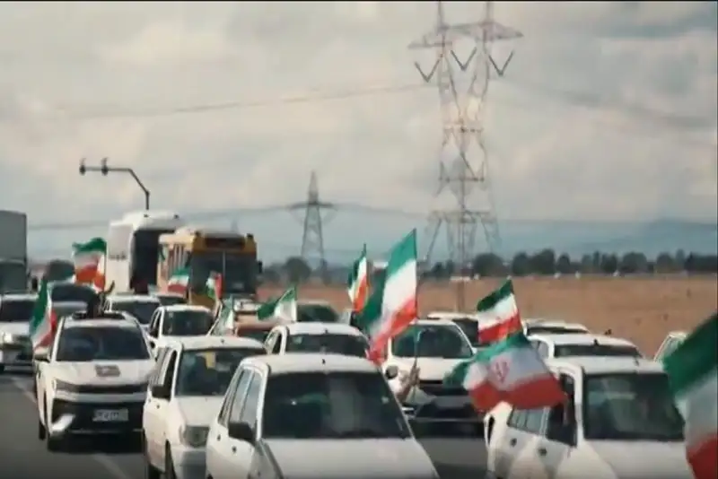 تشکیل زنجیره انسانی اطراف نیروگاه سیکل‌ ترکیبی دماوند