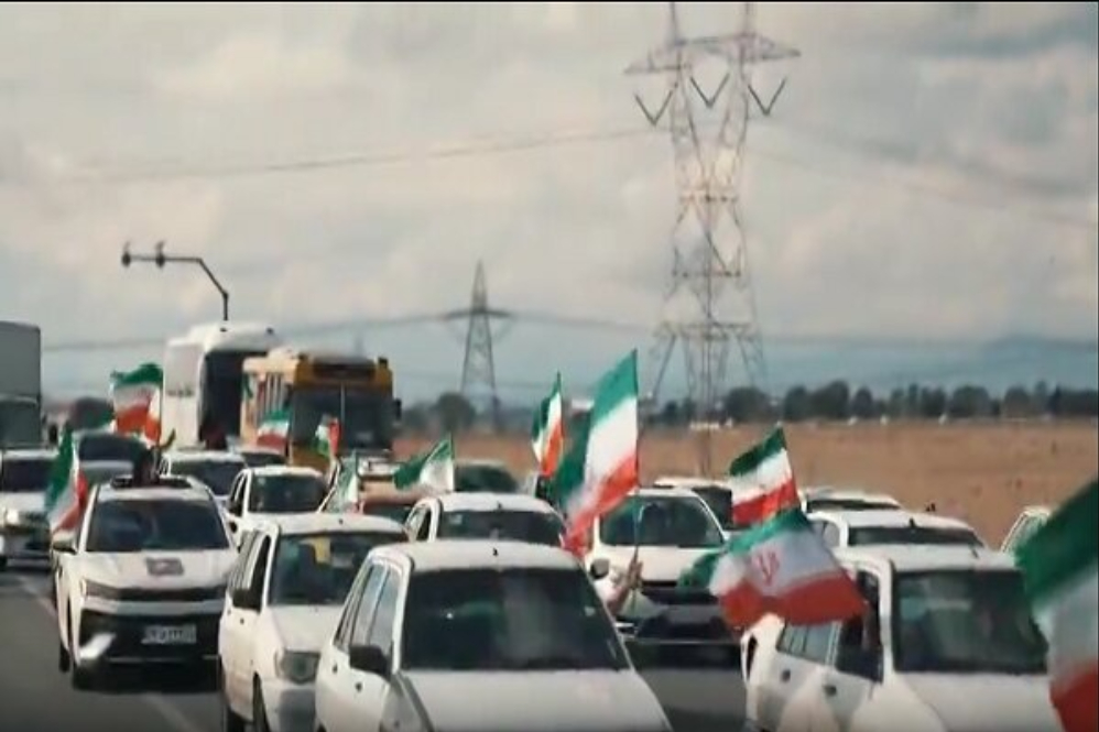 تشکیل زنجیره انسانی اطراف نیروگاه سیکل‌ ترکیبی دماوند