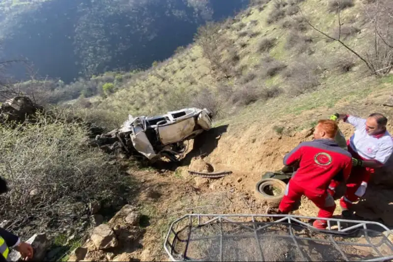 سقوط خودرو به دره، دو کشته برجا گذاشت
