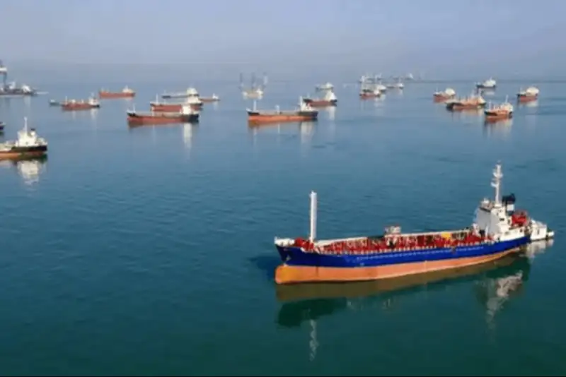 350 نفتکش‌ در انتظار مجوز ایران برای عبور از تنگه هرمز