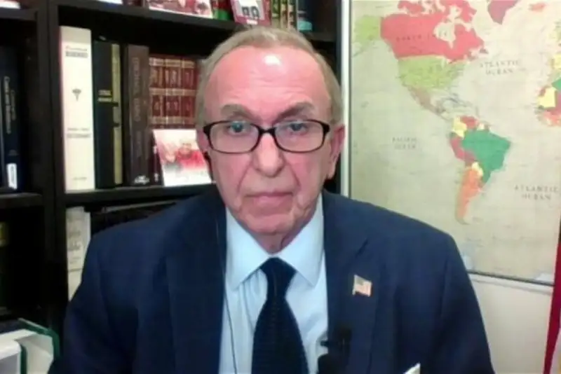 مشاور ترامپ: کشورهای عربی باید هزینه‌های جنگ را  به آمریکا پرداخت کنند!