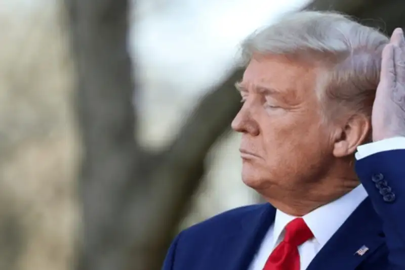 امضای ترامپ خودشیفته روی دلار