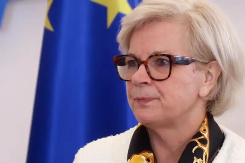 وزیر نیروهای مسلح فرانسه: این جنگ ما نیست و به آن نپیوستیم