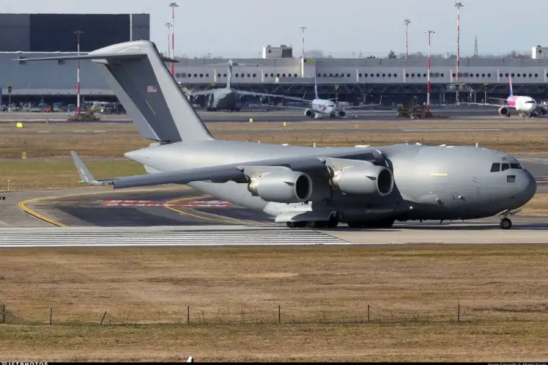 فرود اضطراری هواپیمای نیروی هوایی آمریکا در ترکیه