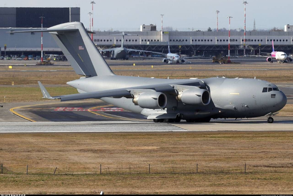 فرود اضطراری هواپیمای نیروی هوایی آمریکا در ترکیه