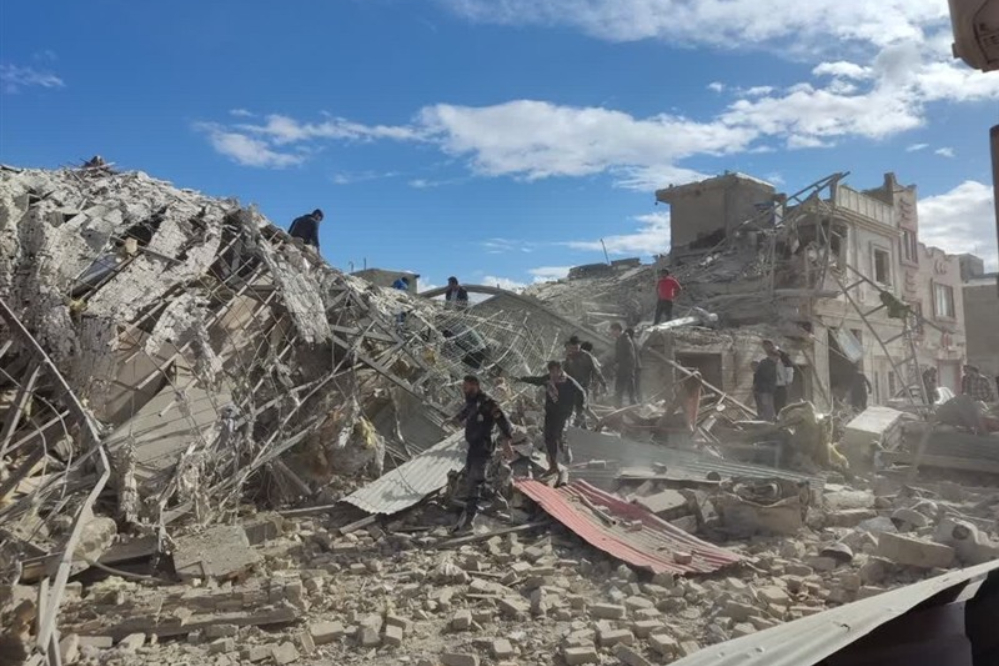 اصلاح شبکه برق آسیب‌دیده در حمله دشمن به خمین کمتر از 2 ساعت