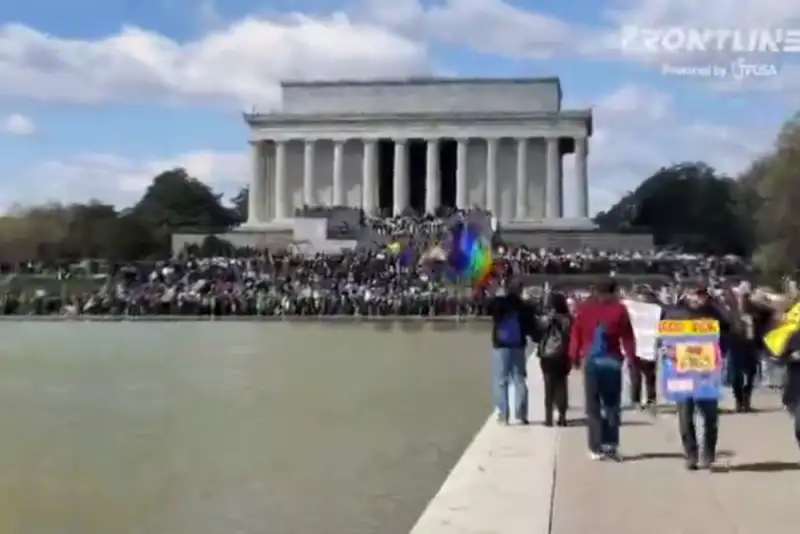 واشنگتن دی سی و دیگر شهرهای آمریکا صحنه حضور معترضان و مخالفان ترامپ + فیلم