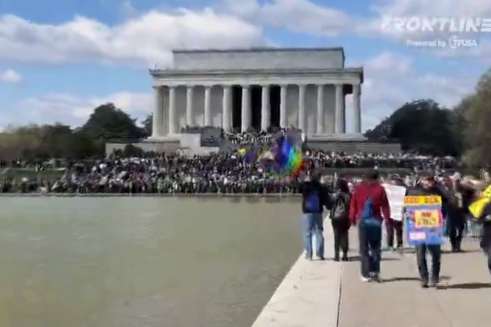 واشنگتن دی سی و دیگر شهرهای آمریکا صحنه حضور معترضان و مخالفان ترامپ + فیلم