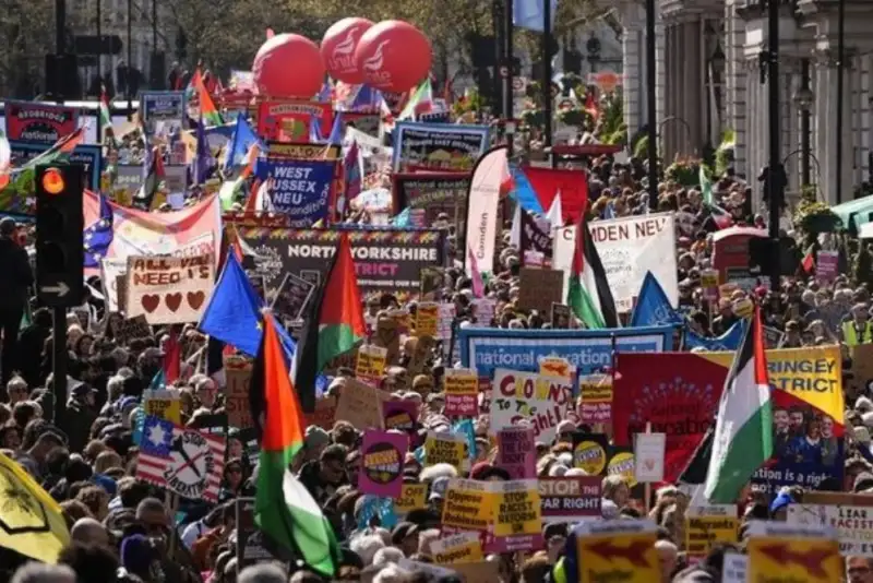 تظاهرات نیم‌میلیونی در لندن علیه جریان‌های راست افراطی