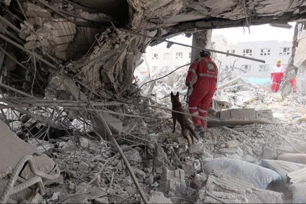 نجات 800 مصدوم زنده از زیر آوار در تهران