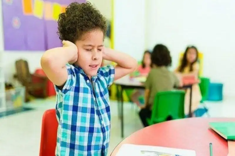 چگونه به کودک مبتلا به اوتیسم در طول جنگ کمک کنیم؟