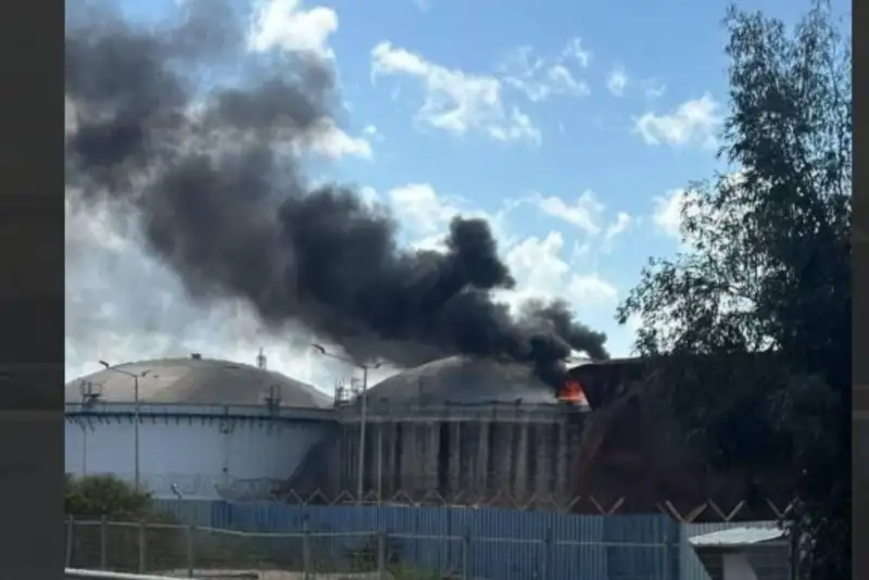 اصابت 10 موشک به پالایشگاه نفت حیفا به‌گزارش رسانه‌های اسرائیلی