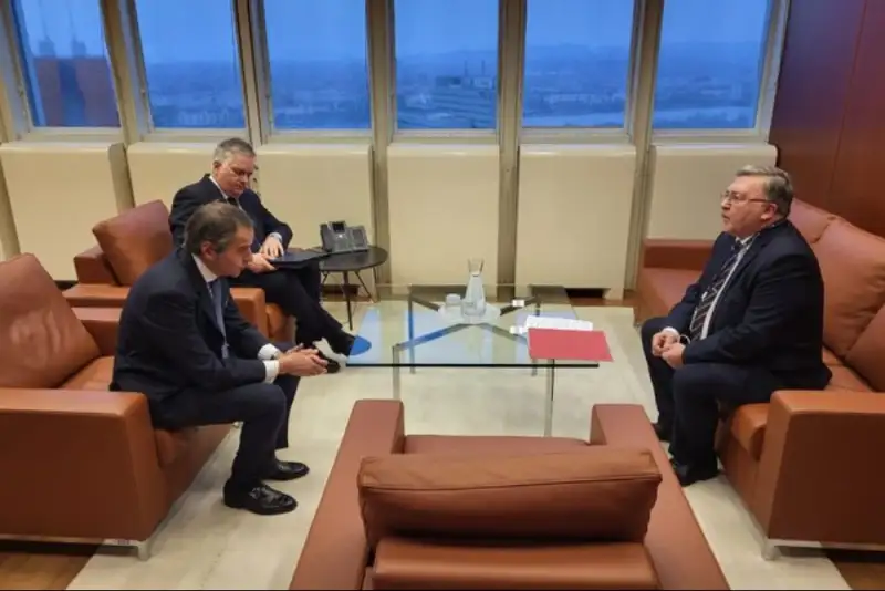 دیدار اولیانوف با گروسی درباره وضعیت خلیج فارس